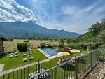 großer Pool in einer grünen Umgebung - Viola - Top-Hundeurlaub