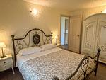 großes weiches helles Bett - Giglio - Top-Hundeurlaub