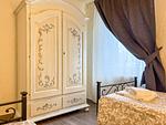 Schlafzimmer mit weichem Einzelbett und Kleiderschrank - Giglio - Top-Hundeurlaub