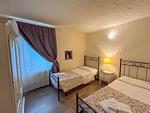 großes Schlafzimmer mit zwei weichen Betten - Giglio - Top-Hundeurlaub