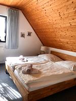 Schlafzimmer - Lüttje Krabbe Ferienhaus - Top-Hundeurlaub