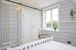 Kleiderschrank im ersten Schlafzimmer - Ferienwohnung Luv - Top-Hundeurlaub