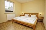 Schlafzimmer - FeWo1:Terrasse,Sauna,Schwimmbad - Top-Hundeurlaub