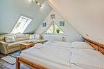 Schlafzimmer - Ferienwohnung Inselzeit auf 2 Etagen mit Strandkorb und Balkon - Top-Hundeurlaub