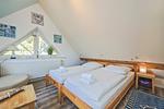 Schlafzimmer - Ferienwohnung Inselzeit auf 2 Etagen mit Strandkorb und Balkon - Top-Hundeurlaub