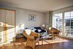 Wohnzimmer - FeWo 299: Terrasse, Ausblick - Top-Hundeurlaub