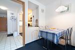 Wohnzimmer, Fernseher, Couch, Sofa, Esstisch, Sitzecke - Ferienwohnung "App. 3" - Top-Hundeurlaub