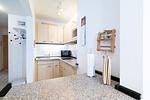 Küche, Wasserkocher, Mikrowelle, Kaffeemaschine Küchenschrank, Spüle, Kühlschrank - Ferienwohnung "App. 3" - Top-Hundeurlaub