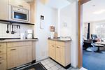 Küche, Wasserkocher, Mikrowelle, Kaffeemaschine Küchenschrank, Spüle, Kühlschrank - Ferienwohnung "App. 3" - Top-Hundeurlaub