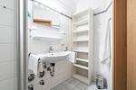 Badezimmer, Toilette, Dusche, Waschbecken, Spiegel - Ferienwohnung "App. 3" - Top-Hundeurlaub