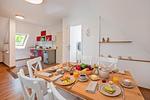 Küche / Küchenzeile - Ferienwohnung Am Bahnhof mit 2 Bädern und nur 700 m zum Strand - Top-Hundeurlaub