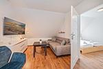 Wohnzimmer - Ferienwohnung Am Bahnhof mit 2 Bädern und nur 700 m zum Strand - Top-Hundeurlaub
