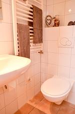 FeWo Müritzblick Badezimmer - Ferienwohnung Müritzblick mit Wasserblick - Top-Hundeurlaub