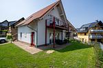Fassade / Eingang - Uferpromenade Whg. OG (5) - Top-Hundeurlaub
