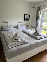 Schlafzimmer - WangerRose - Familienwohnung für Groß und Klein und Hundefreunde - Top-Hundeurlaub