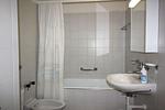 Badezimmer - Residenza Lagrev - 1 ½ Zimmerwohnung Nr. 007 - Typ 15A - Hochparterre - Süd - Top-Hundeurlaub