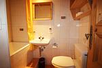 Badezimmer - Residenza Lagrev - Studio Nr. 213 - Typ 10A - 2. Etage - Ost - Top-Hundeurlaub