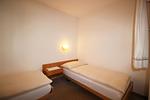 Schlafzimmer - Residenza Lagrev - 1 ½ Zimmerwohnung  Nr. 011 - Typ 15A - Hochparterre - N/W - Top-Hundeurlaub