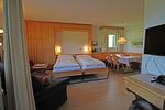 Wohnzimmer - Residenza Lagrev - 1 ½ Zimmerwohnung Nr. 021 - Typ 15A - Hochparterre - West - Top-Hundeurlaub