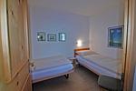 Schlafzimmer - Residenza Lagrev - 1 ½ Zimmerwohnung Nr. 021 - Typ 15A - Hochparterre - West - Top-Hundeurlaub