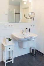 Badezimmer - Ferienwohnung FÖRDEBEACH Solitüde - Top-Hundeurlaub