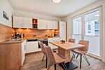 Küche / Küchenzeile - Ferienwohnung Klippenblick mit Sauna, Kinderspielbereich und Fitnessraum - Top-Hundeurlaub