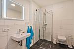Badezimmer - Ferienwohnung Klippenblick mit Sauna, Kinderspielbereich und Fitnessraum - Top-Hundeurlaub
