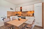 Küche / Küchenzeile - Ferienwohnung Klippenblick mit Sauna, Kinderspielbereich und Fitnessraum - Top-Hundeurlaub