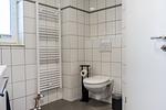 Duschbad mit WC und Handtuchwärmer - Wohnung 035OG - Top-Hundeurlaub
