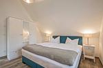 Schlafzimmer - Ferienhaus JoHann mit Sauna, großer Terrasse und moderner Einrichtung - Top-Hundeurlaub