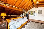 Schlafzimmer mit weichem Bett und toller Dekoration - Rustico Ciabott - Top-Hundeurlaub