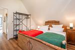 Schlafzimmer - Ferienhaus Auszeitfischer mit Sauna, Kamin und Terrasse - Top-Hundeurlaub