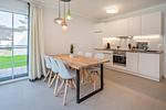 Küche / Küchenzeile - Ferienhaus Haffglück mit Sauna, Kamin und Terrasse mit Haffblick - Top-Hundeurlaub