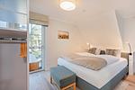Schlafzimmer - Ferienhaus Haff-Sommer mit Kamin, Sauna und Terrasse - Top-Hundeurlaub