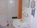 Badezimmer - FLOATING HOUSES - "schwimmende Ferienhäuser" in Barth - Haus 1 - Top-Hundeurlaub