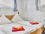 Schlafzimmer - FLOATING HOUSES - "schwimmende Ferienhäuser" in Barth - Haus 5 - Top-Hundeurlaub