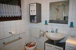 Badezimmer - Ferienhaus MITTELDEICH 9 - Top-Hundeurlaub