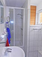 Badezimmer - Floating Houses - schwimmende Ferienhäuser in Kröslin - Haus 1 - Top-Hundeurlaub