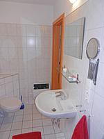 Badezimmer - Floating Houses - "schwimmende Ferienhäuser" in Kröslin - Haus 5 - Top-Hundeurlaub