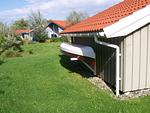 Außenansicht und Kanu - Ferienhaus Boldixum - Top-Hundeurlaub