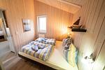 Schlafzimmer mit Doppelbett - Ferienhaus Boldixum - Top-Hundeurlaub
