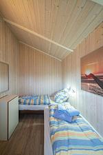 Schlafzimmer mit zwei Einzelbetten - Ferienhaus Boldixum - Top-Hundeurlaub