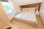 Schlafzimmer mit Doppelbett - Ferienhaus Jette - Top-Hundeurlaub