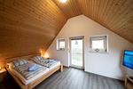 Schlafzimmer mit Doppelbett - Ferienhaus Austernfischer - Top-Hundeurlaub