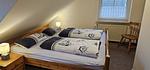 Schlafzimmer mit Doppelbett - Ferienhaus Medemstern I - Top-Hundeurlaub