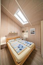 Schlafzimmer mit Doppelbett - Ferienhaus Nordseeparadies - Top-Hundeurlaub