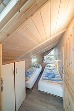 Schlafzimmer mit zwei Einzelbetten - Ferienhaus Nordseeparadies - Top-Hundeurlaub