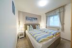 Schlafzimmer mit Doppelbett - Ferienhaus Pepe - Top-Hundeurlaub