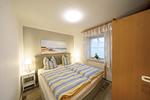 Schlafzimmer mit Doppelbett - Ferienhaus Pepe - Top-Hundeurlaub