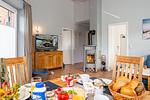 Wohnzimmer mit Essbereich - Ferienhaus Seebär - Top-Hundeurlaub